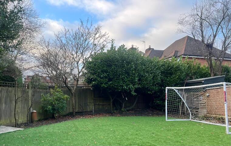 Large London Home gallery image 3