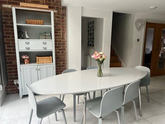 Large London Home gallery image 5