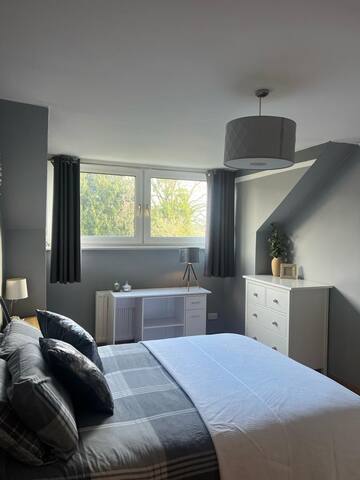 Large London Home gallery image 4