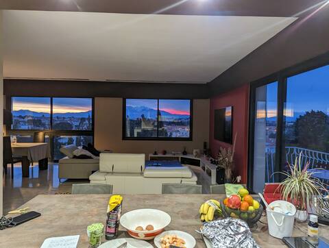 Large villa between Sea and Mountain