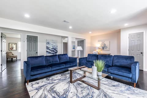 Popular Airbnb listing: Bright and Stylish Home in Cedar Crest