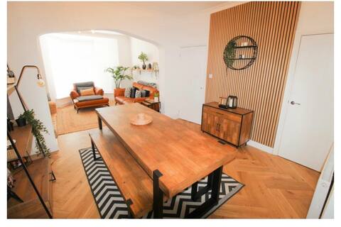Modern family home - Pontypridd