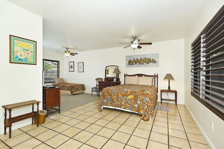 Kailua Beach Vacation Cottage - Kailua Beach, HI