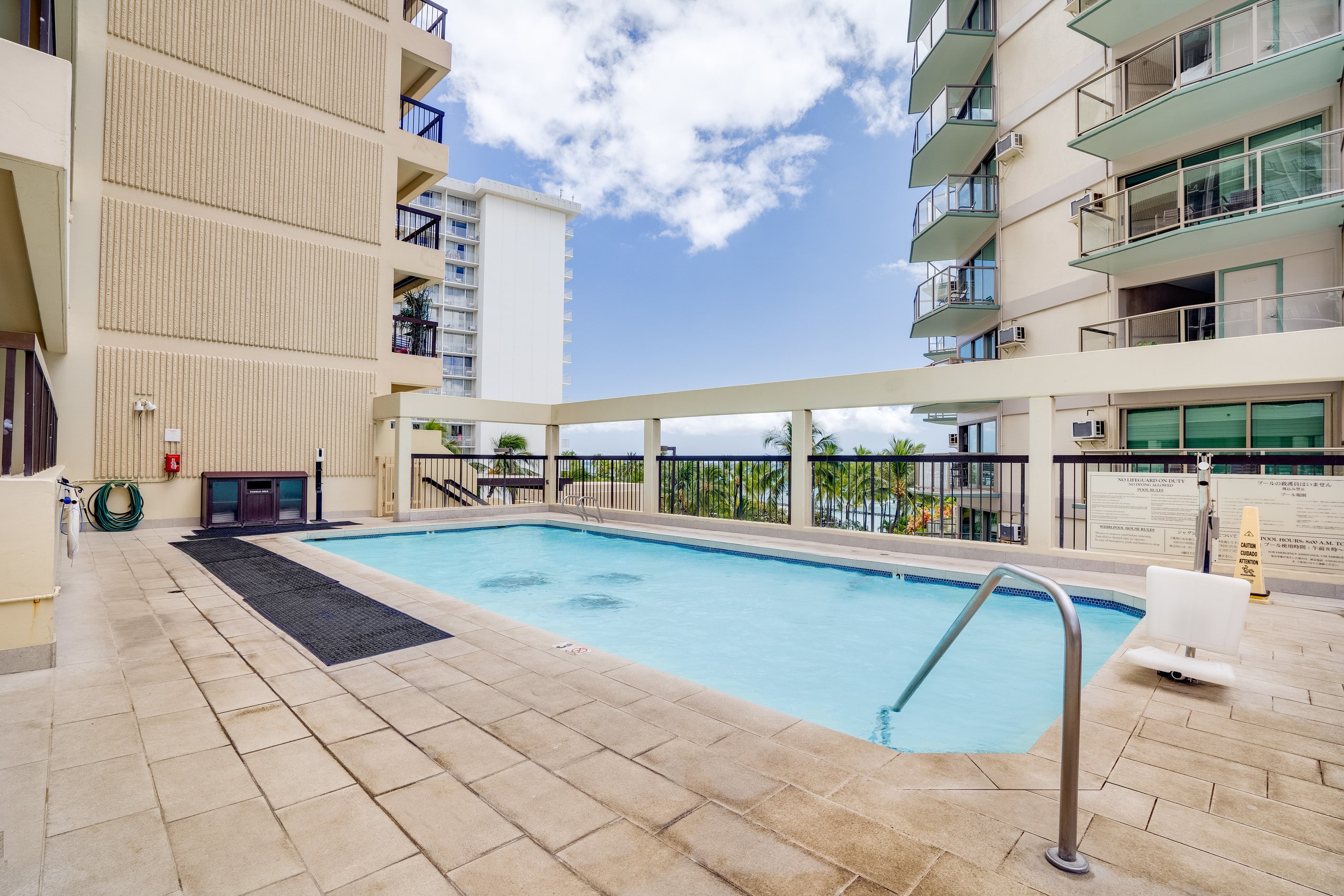 #2202 Beachfront 2BR/2BA w/ Pool, Gym & Free Valet - Image 29