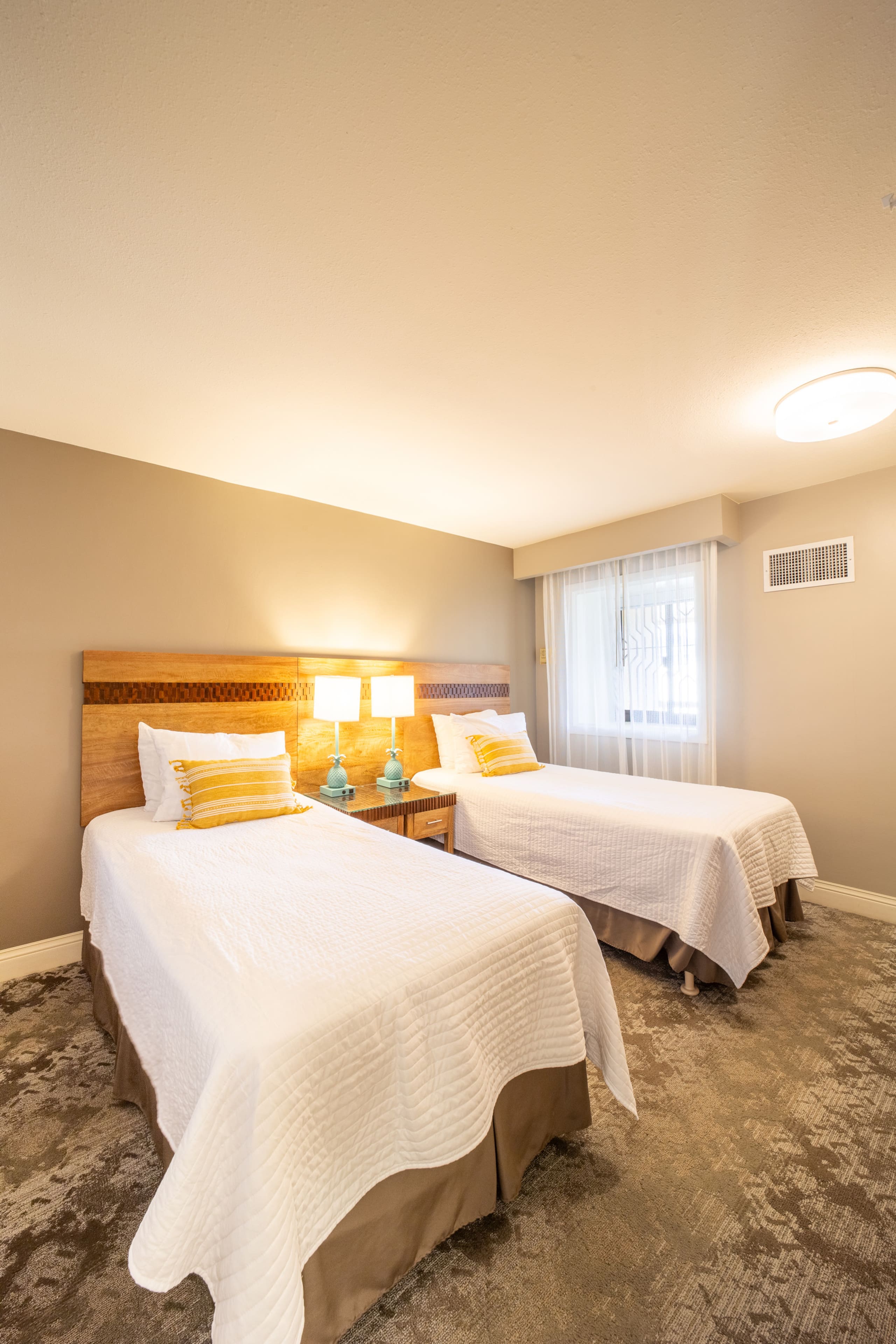 #2202 Beachfront 2BR/2BA w/ Pool, Gym & Free Valet - Image 12