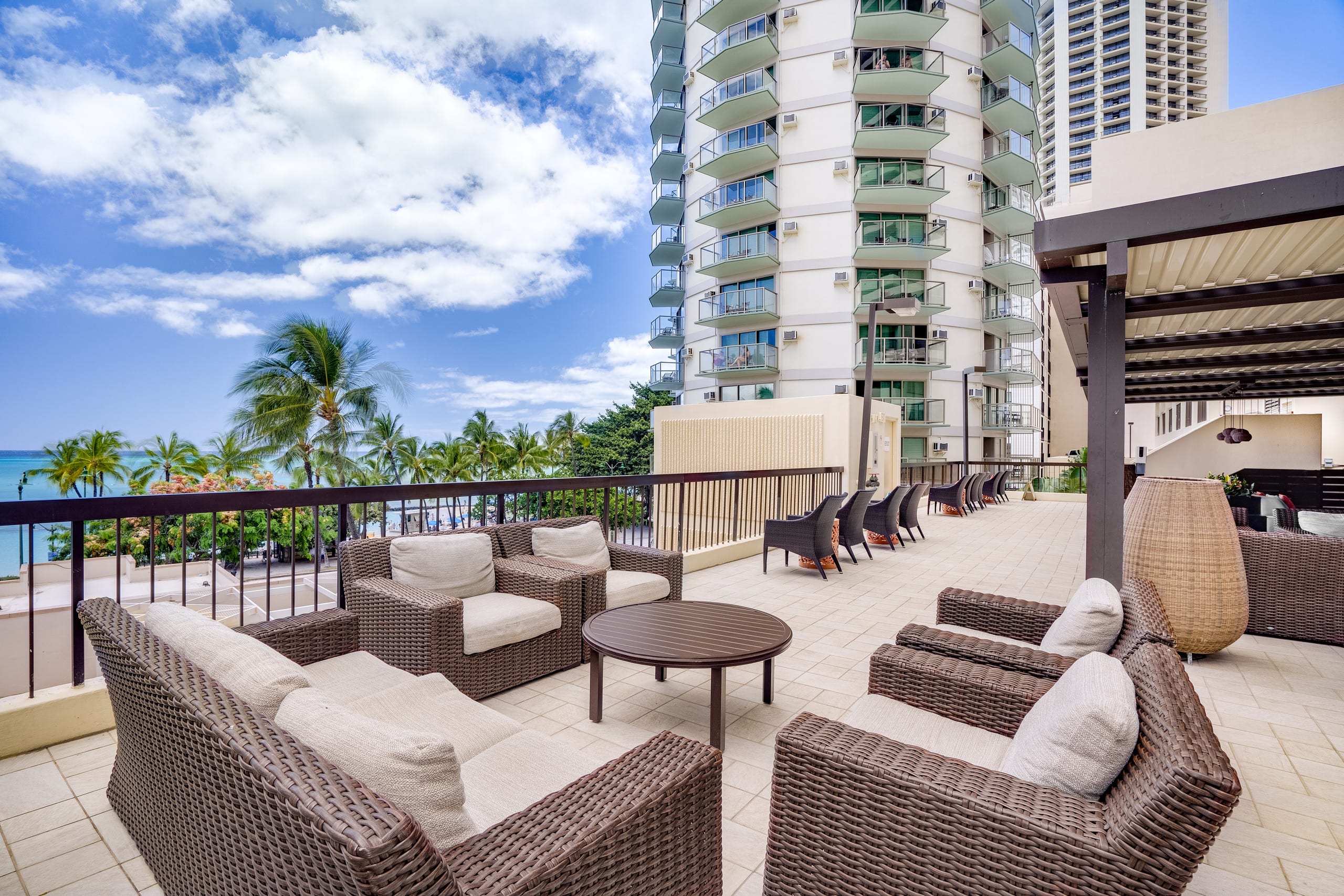 #2202 Beachfront 2BR/2BA w/ Pool, Gym & Free Valet - Image 23