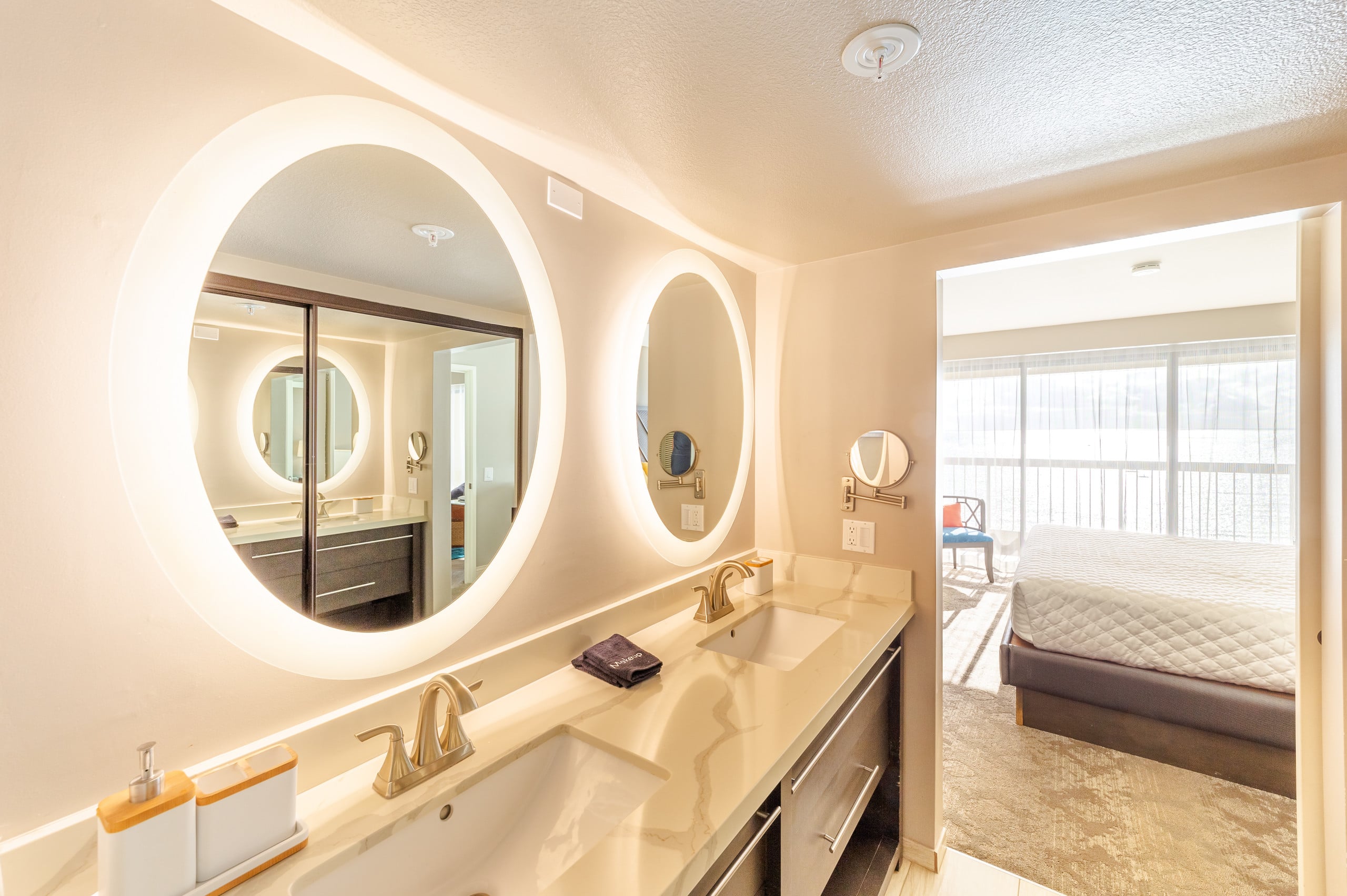 #2202 Beachfront 2BR/2BA w/ Pool, Gym & Free Valet - Image 11