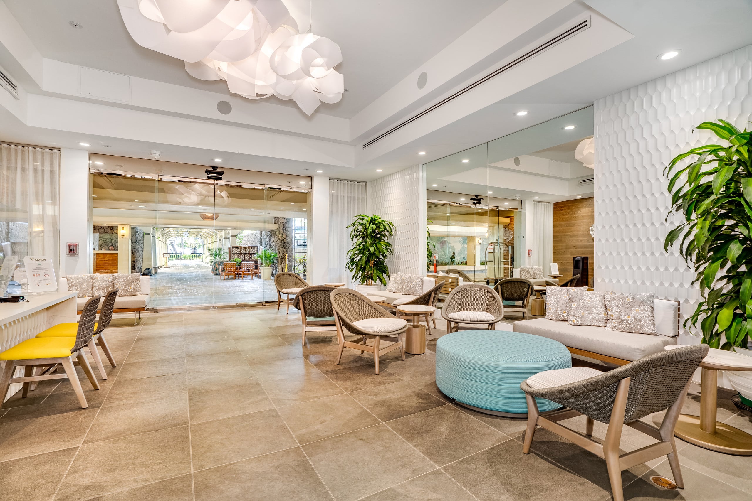 #2202 Beachfront 2BR/2BA w/ Pool, Gym & Free Valet - Image 38