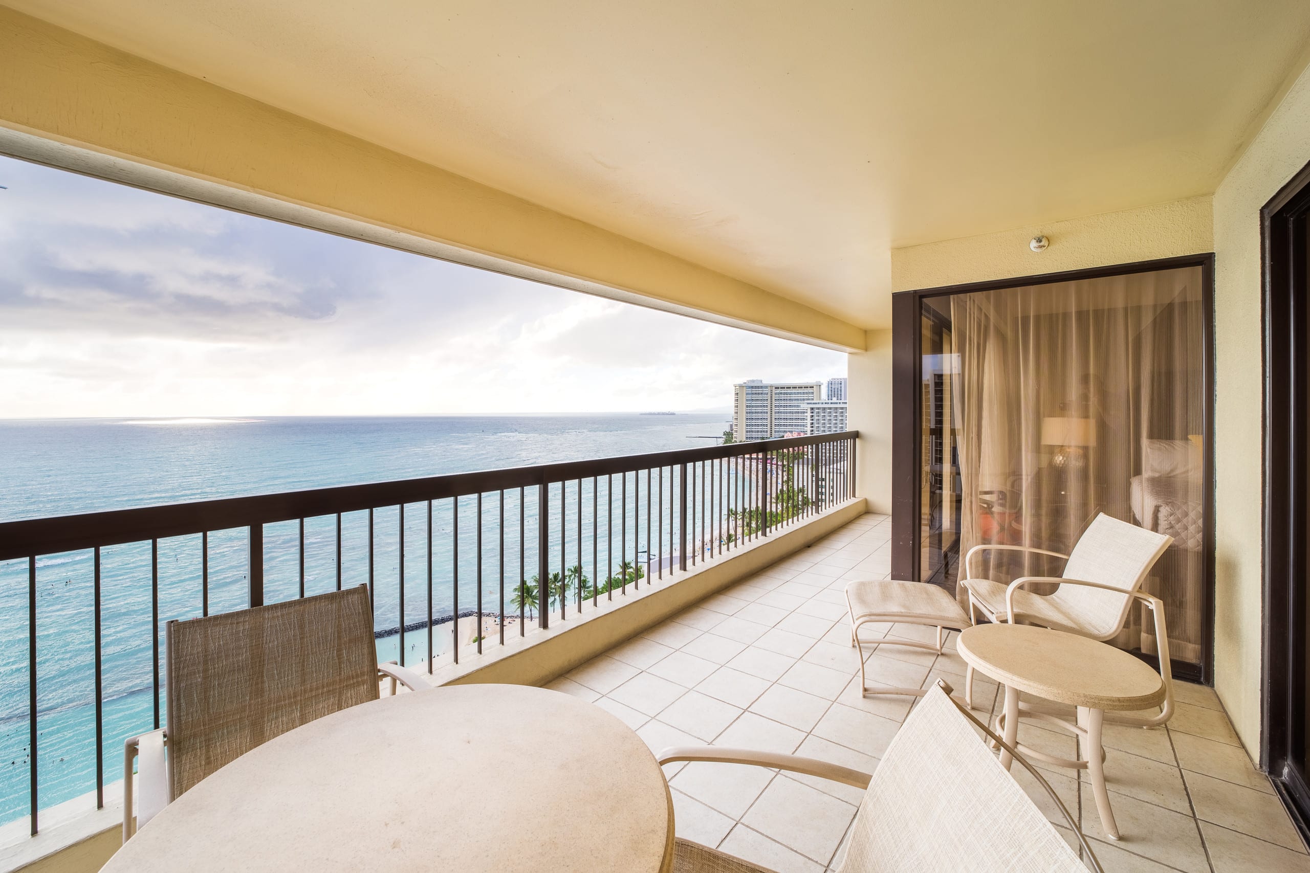 #2202 Beachfront 2BR/2BA w/ Pool, Gym & Free Valet - Image 21