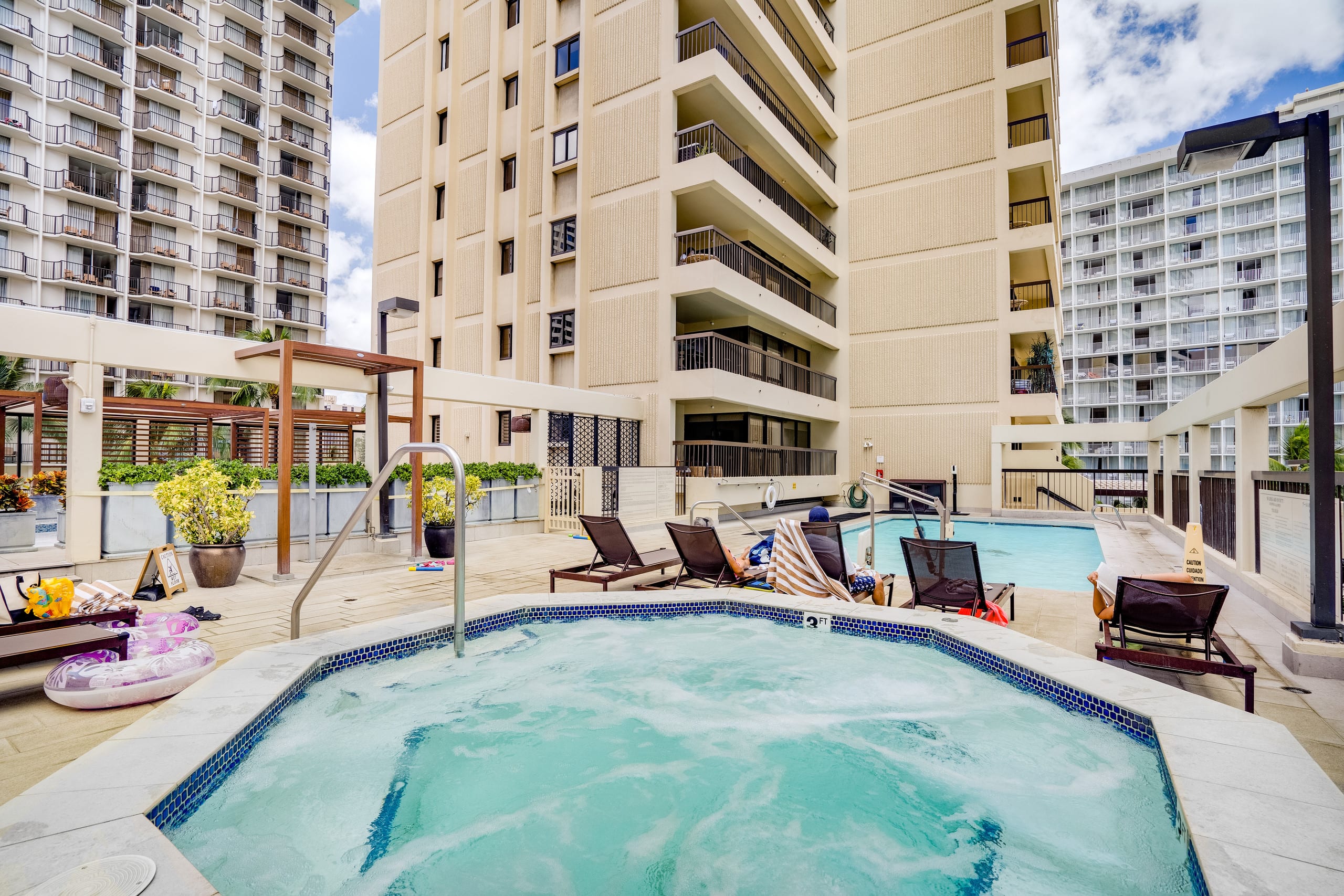 #2202 Beachfront 2BR/2BA w/ Pool, Gym & Free Valet - Image 28