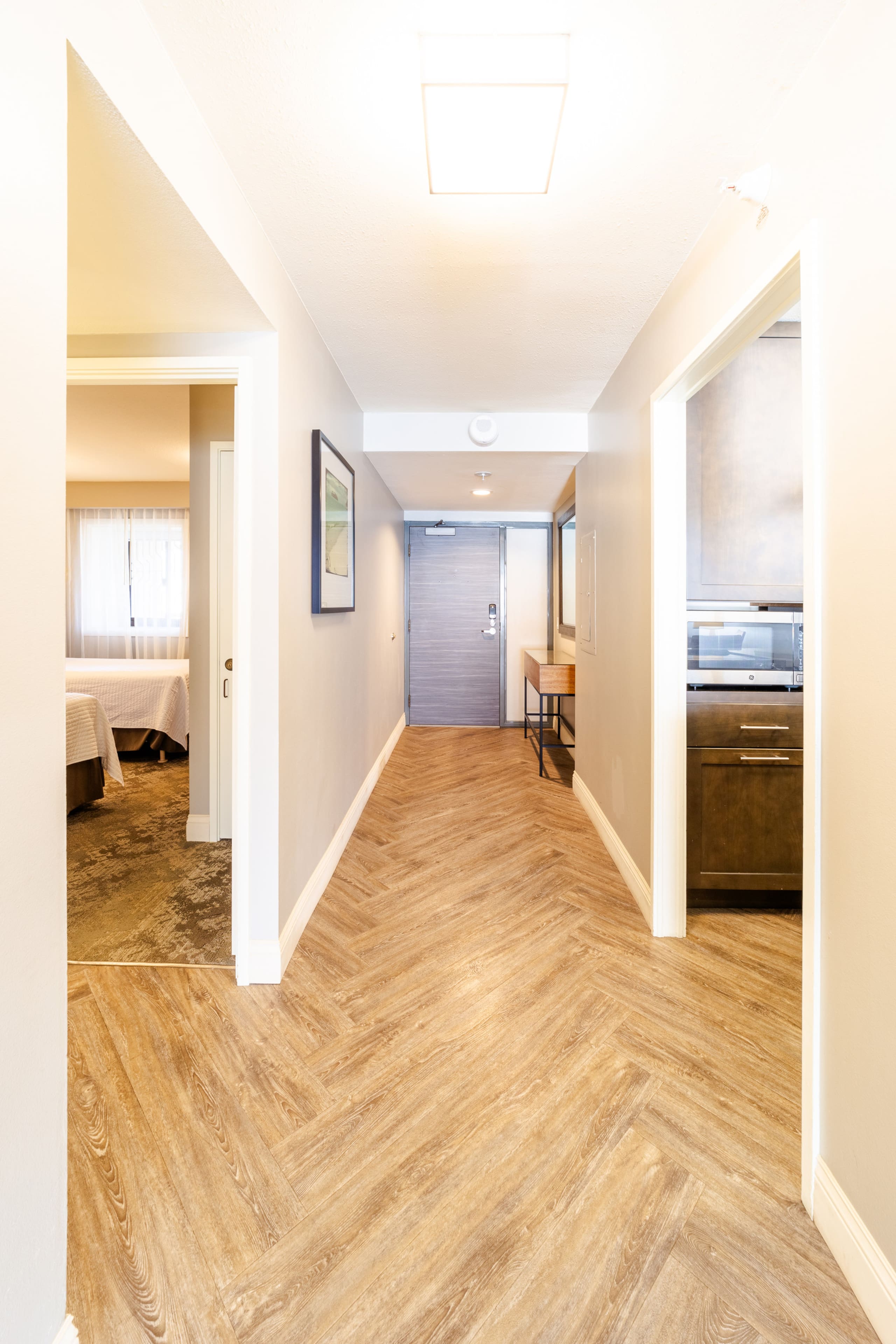#2202 Beachfront 2BR/2BA w/ Pool, Gym & Free Valet - Image 34