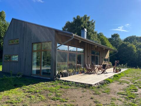 Bright, spacious cabin with sauna, gym and bikes