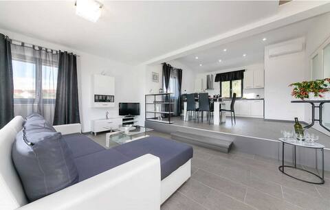 Top performing Airbnb: Villa LunaSol & Pool in Kaštelir in Općina Kaštelir Labinci