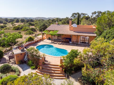 Popular Airbnb listing: Quinta Tannamara, Burgau villa in Vila Do Bispo