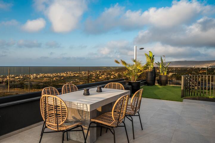 Villa Ria/ 4 bedroom with Private Pool & Sea View gallery image 3