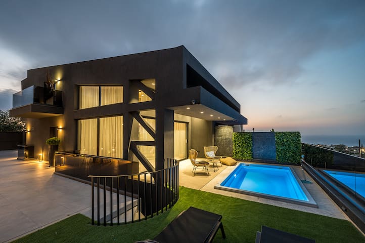 Villa Ria/ 4 bedroom with Private Pool & Sea View