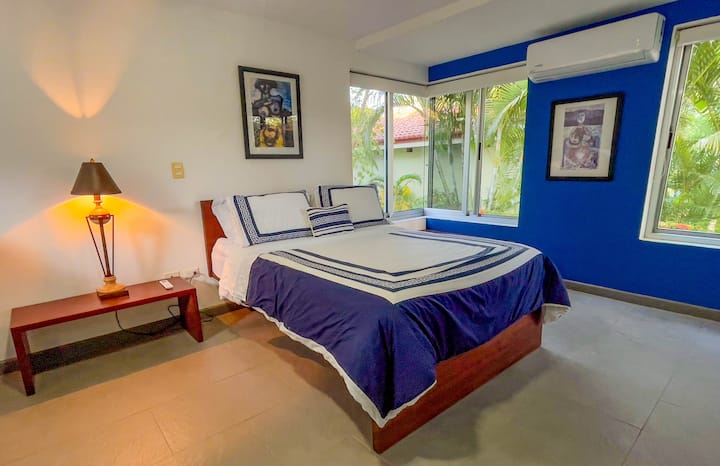 Schlafzimmer Nummer 3 hat 1 Queensize 1 Zweibettzimmer und eine ausziehbare Matratze, ideal für Kinder 