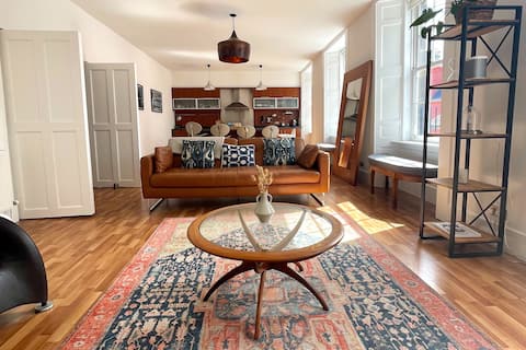 Successful Airbnb property: Luxury apartment overlooking Dunfermline Abbey in Dunfermline