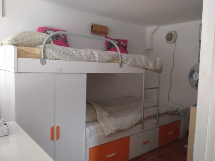 เตียงสองชั้น (พื้นยกสูง)