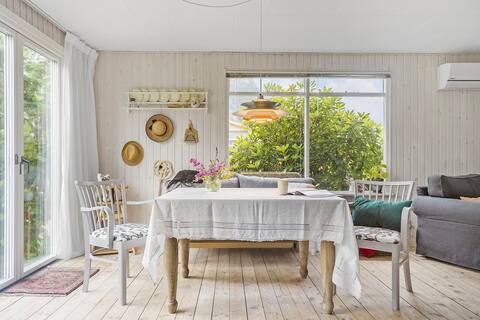 The loveliest summerhouse right by the beach & forest