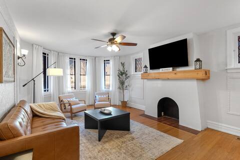 charming king bed apartment/downtown clayton/washU