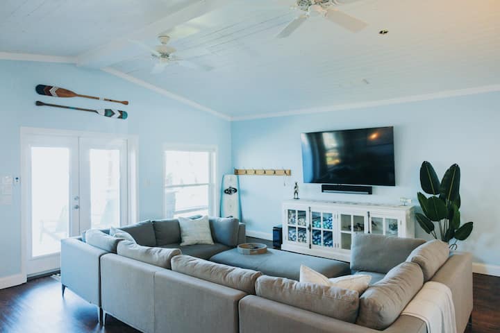Lakefront Home W/ Private Dock + Water Trampoline - Lake Placid, FL