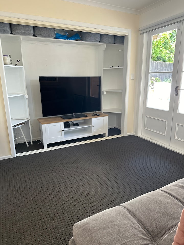 Spoločenská miestnosť s 55-palcovou TV a Apple TV (a bezplatným Wi-Fi)