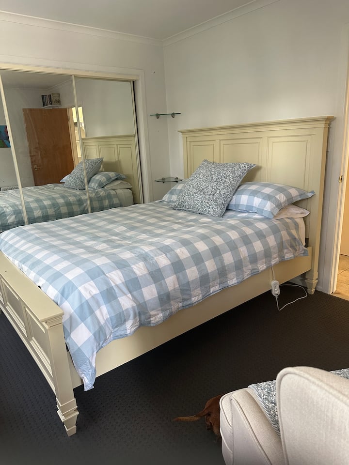 Krásna, pohodlná manželská posteľ Sealy Posturepedic!