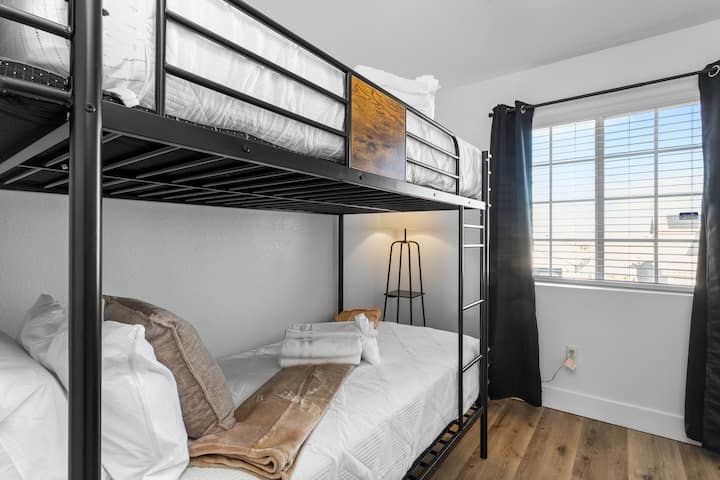 Bunk bed (sleeps 2)