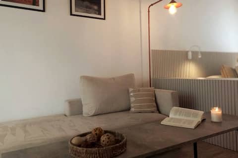 Propiedad de Airbnb exitosa: Brand new and sunny studio with parking en Comuna 13