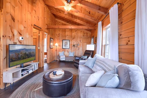 Popular Airbnb listing: Cozy Retreat | 8 Min to Trails | Hot Tub+Firepit in Hocking Hills