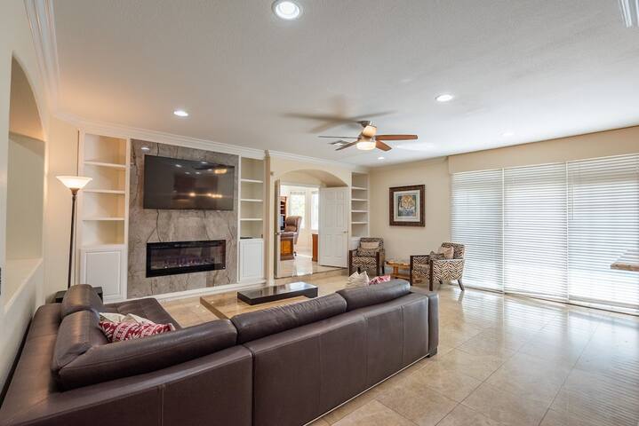 Luxury Estate w/ Pool & Spa in Golf Community