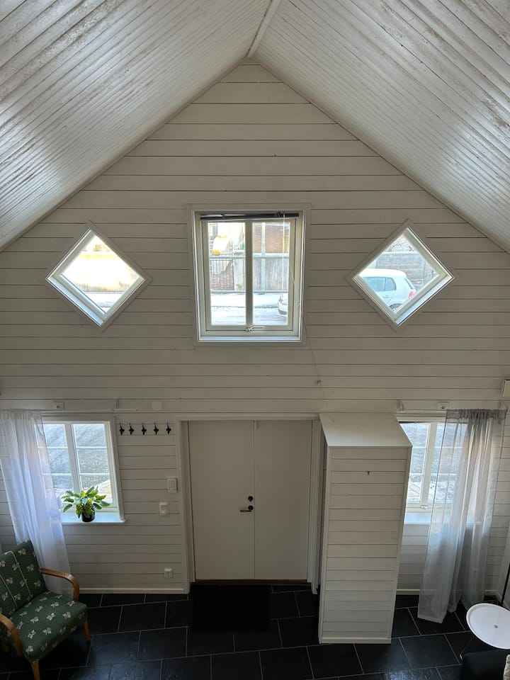 Gemytligt Gårdshus I Stadsmiljö - Varberg