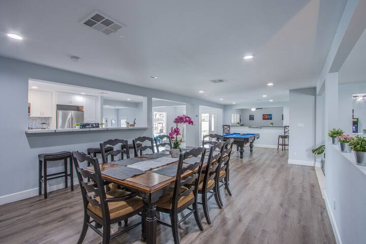 Epic Villa 13min to Strip – Pool, Games 5BR 5.5BA gallery image 5