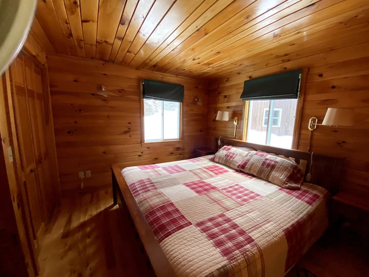 Spálňa s manželskou posteľou King na prvom