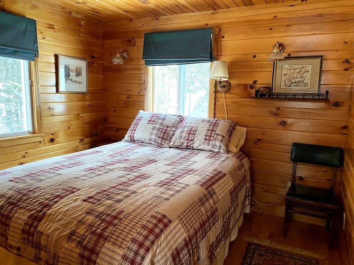 Spálňa s manželskou posteľou Queen na prvom