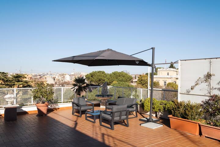 [Colosseum] Spacious penthouse with private gym gallery image 3