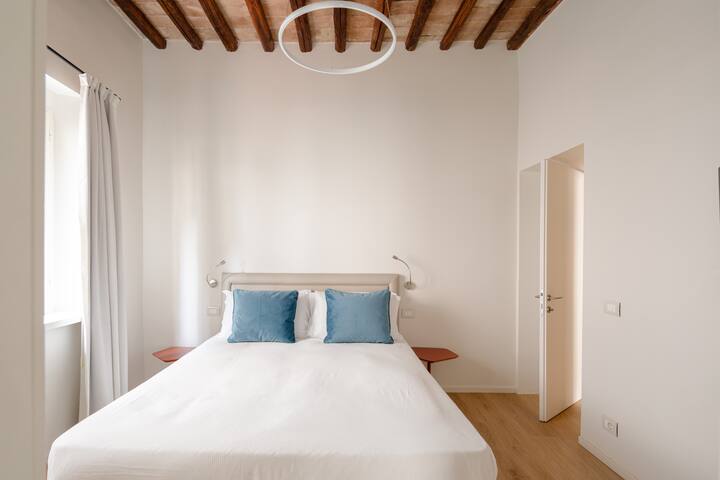 Modern 2Bed,2Bath at Spanish Steps gallery image 2