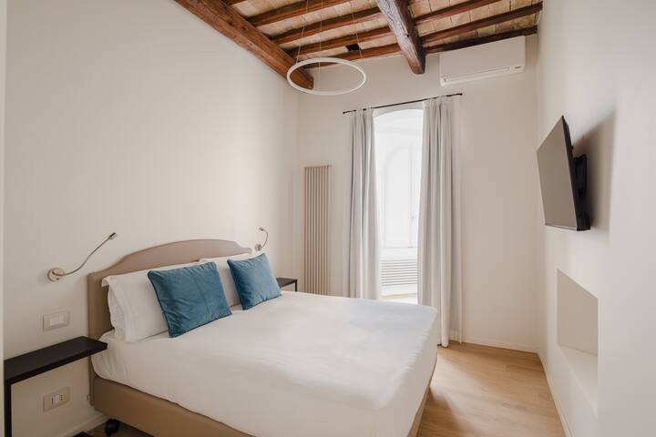 Modern 2Bed,2Bath at Spanish Steps gallery image 3