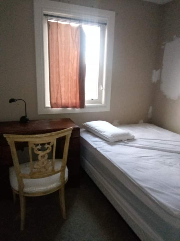Room For Rent 10 Min From Alliston - Alliston