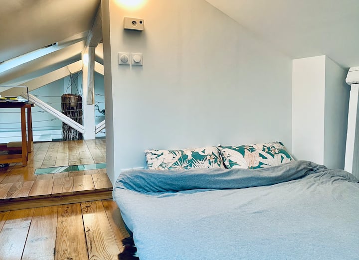 Habitación abierta / zona de sueño (áticos).