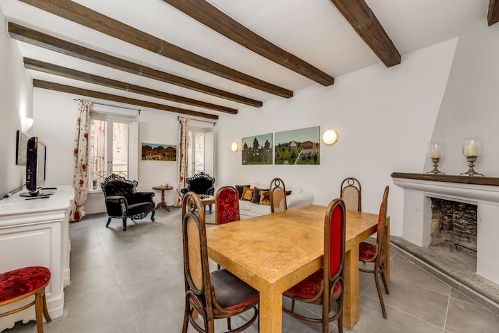 Spanish Steps Elegant 3 BDR Apartment