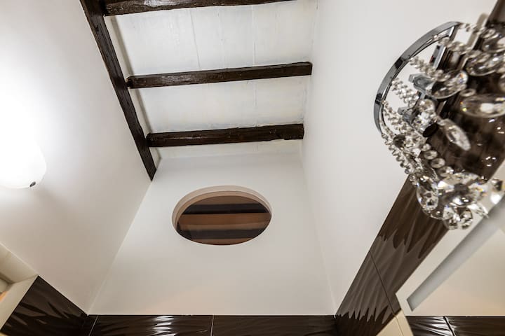 Spanish Steps Elegant 3 BDR Apartment gallery image 5