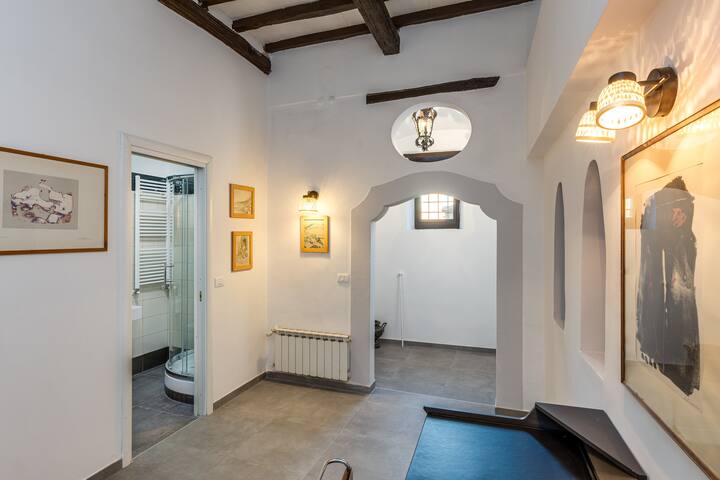 Spanish Steps Elegant 3 BDR Apartment gallery image 4