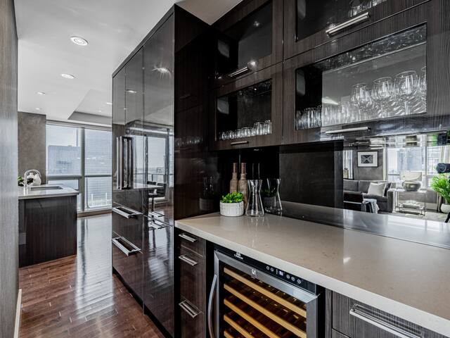 Luxury & Spacious 416 Downtown 3 bedrooms gallery image 4