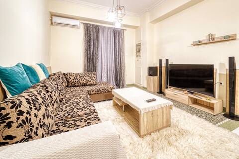 Popular Airbnb listing: Central Apartment @ 700m metro Keramikos in ΠΡΟΦΗΤΗΣ ΔΑΝΙΗΛ