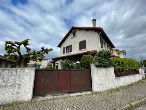 Nice modular house with 4 to 6 beds with garden