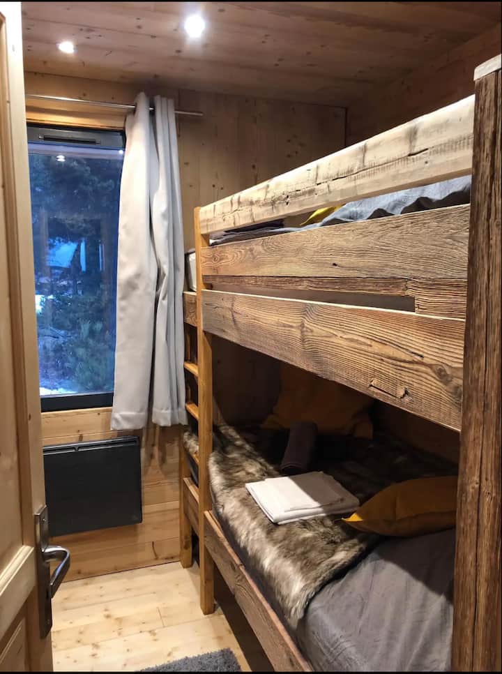 poschodové lôžka na hlavnom poschodí