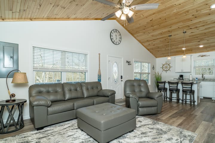 Little River Escape-hot Tub -River Front-fishing - Virginia