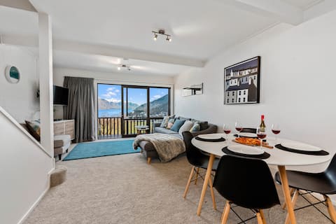 Successful Airbnb property: Queenstown Mountain Vista in Queenstown Centre